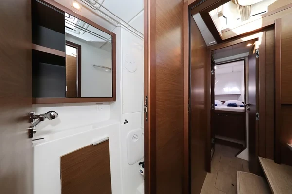 Lagoon 40 - Boatscribe.com