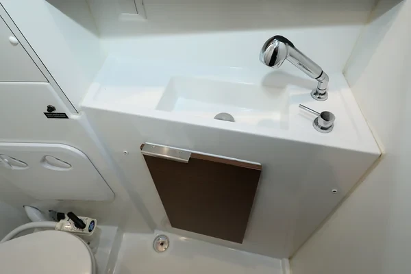 Lagoon 40 - Boatscribe.com