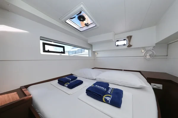 Lagoon 40 - Boatscribe.com