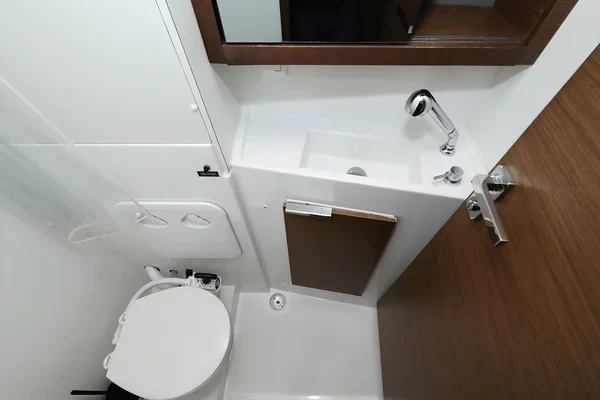 Lagoon 40 - Boatscribe.com