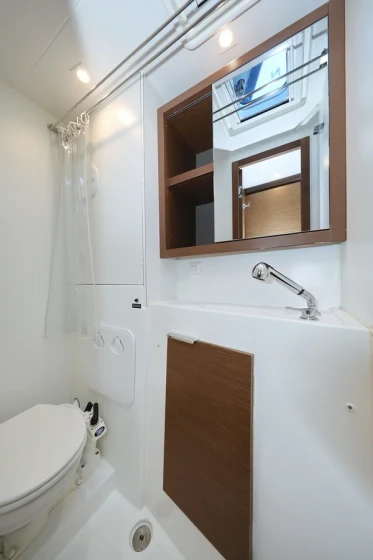 Lagoon 40 - Boatscribe.com