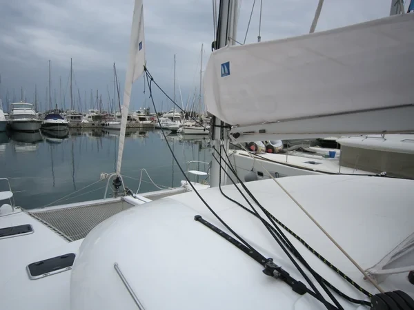 Lagoon 380 - Boatscribe.com
