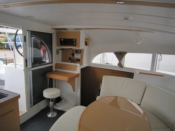 Lagoon 380 - Boatscribe.com