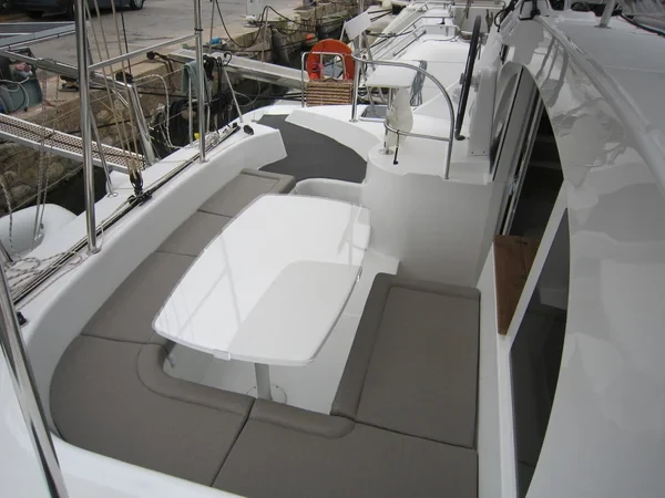 Lagoon 380 - Boatscribe.com