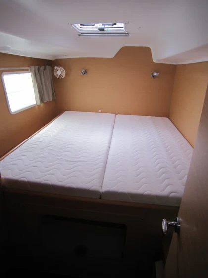 Lagoon 380 - Boatscribe.com