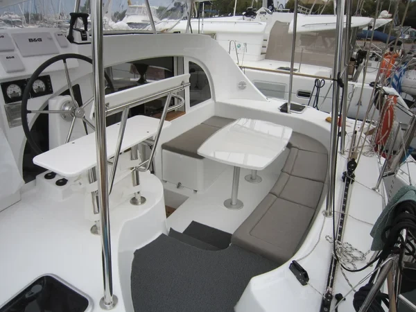 Lagoon 380 - Boatscribe.com
