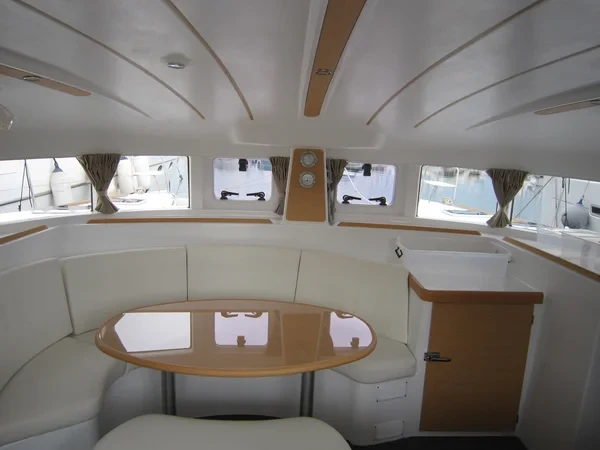 Lagoon 380 - Boatscribe.com