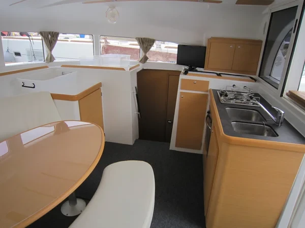 Lagoon 380 - Boatscribe.com