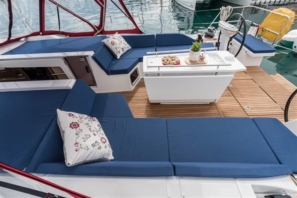 Oceanis 51.1 - Boatscribe.com